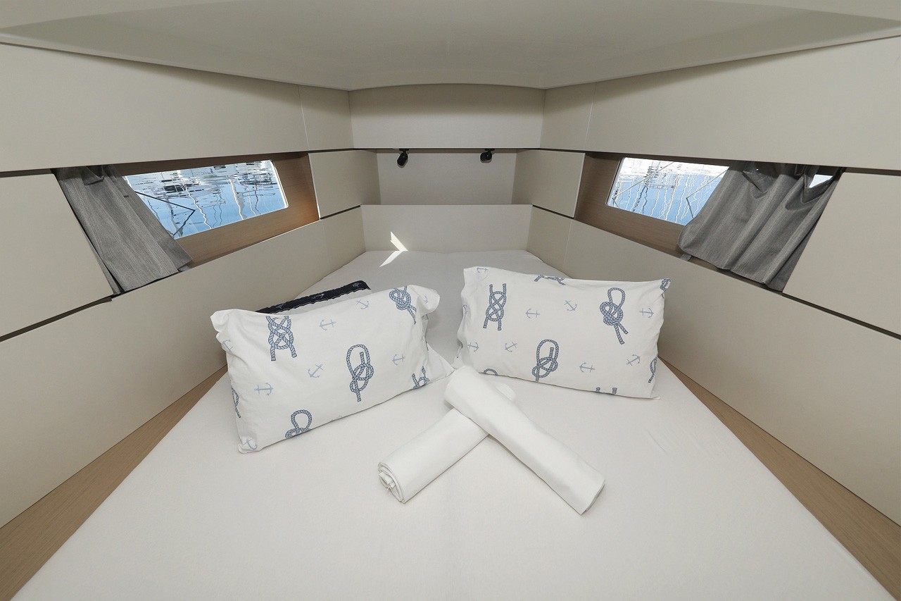 Oceanis 38.1, Angel07 | Yacht Charter Croatia