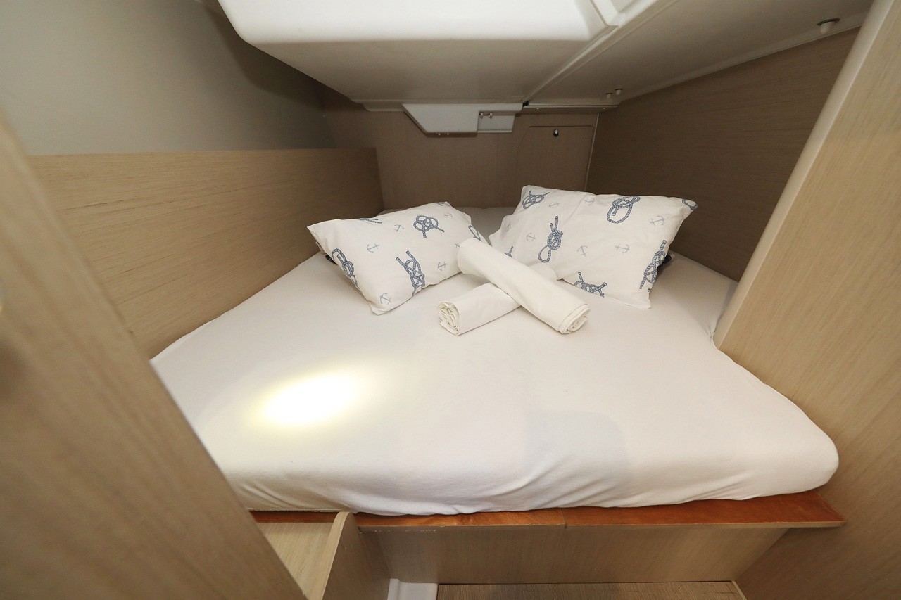 Oceanis 38.1, Angel07 | Yacht Charter Croatia