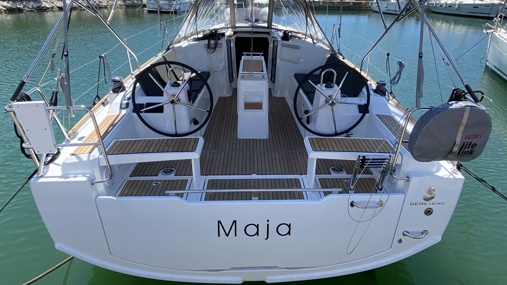 Oceanis 38.1, Maja | Yacht Charter Croatia