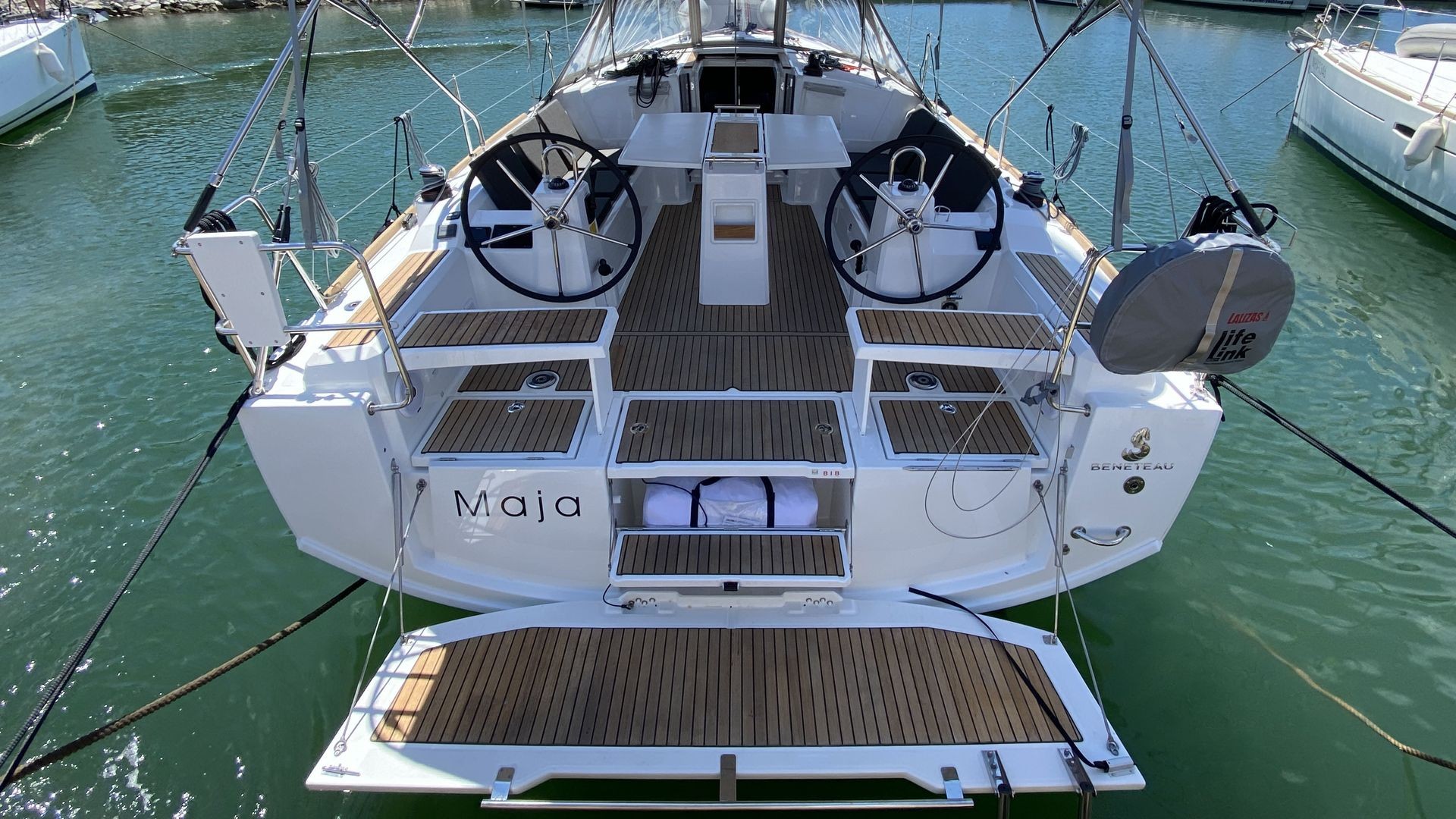 Oceanis 38.1, Maja | Yacht Charter Croatia