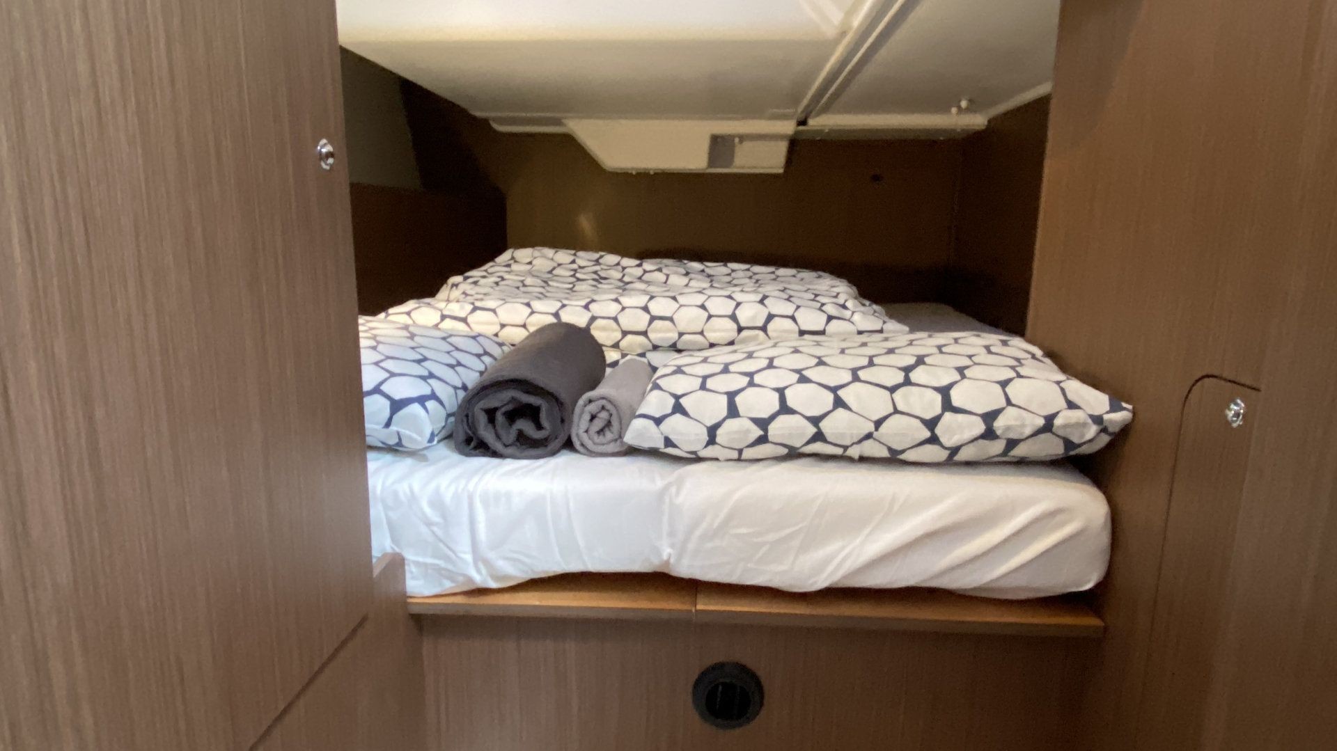 Oceanis 38.1, Maja | Yacht Charter Croatia