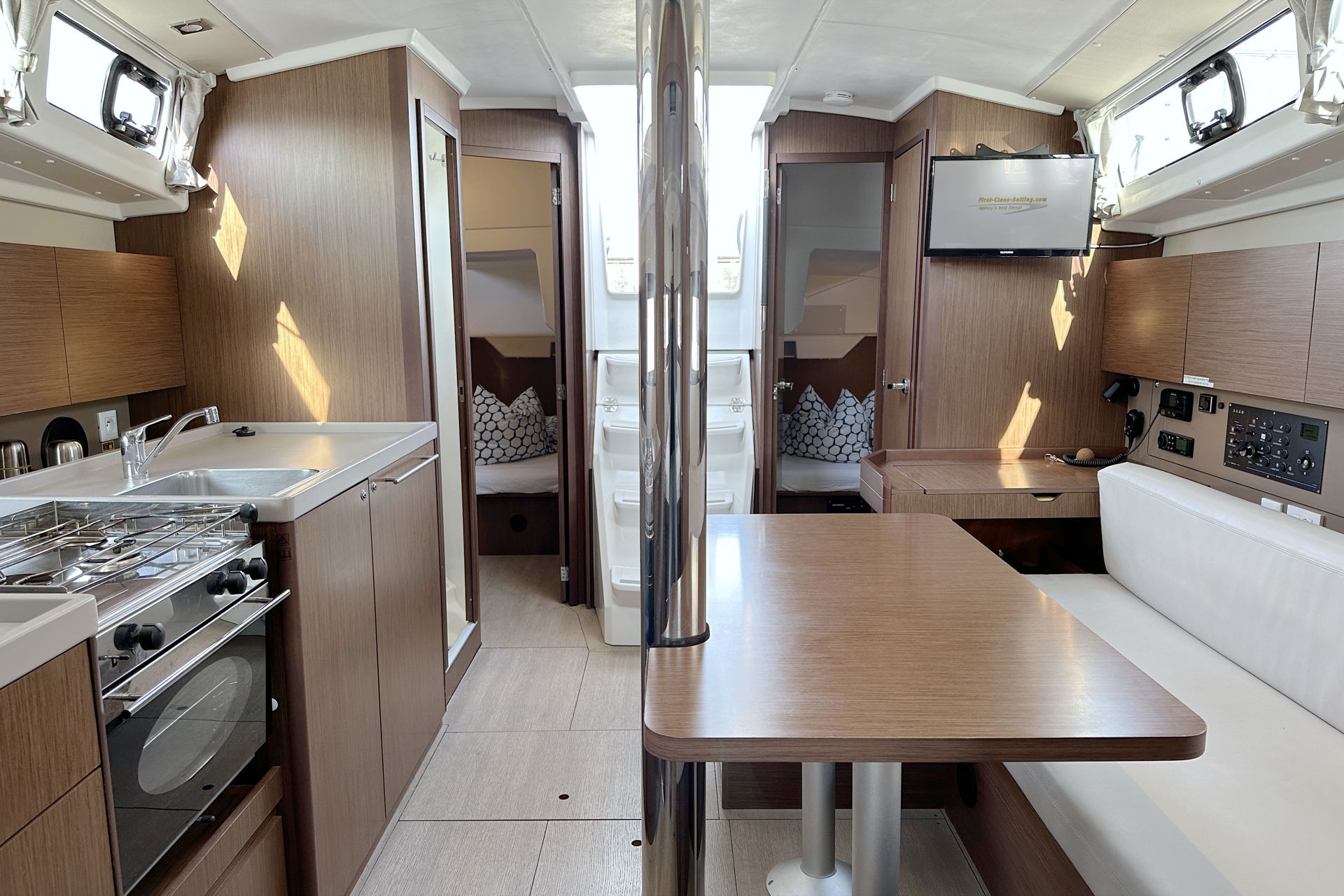 Oceanis 38.1, Flip | Yacht Charter Croatia