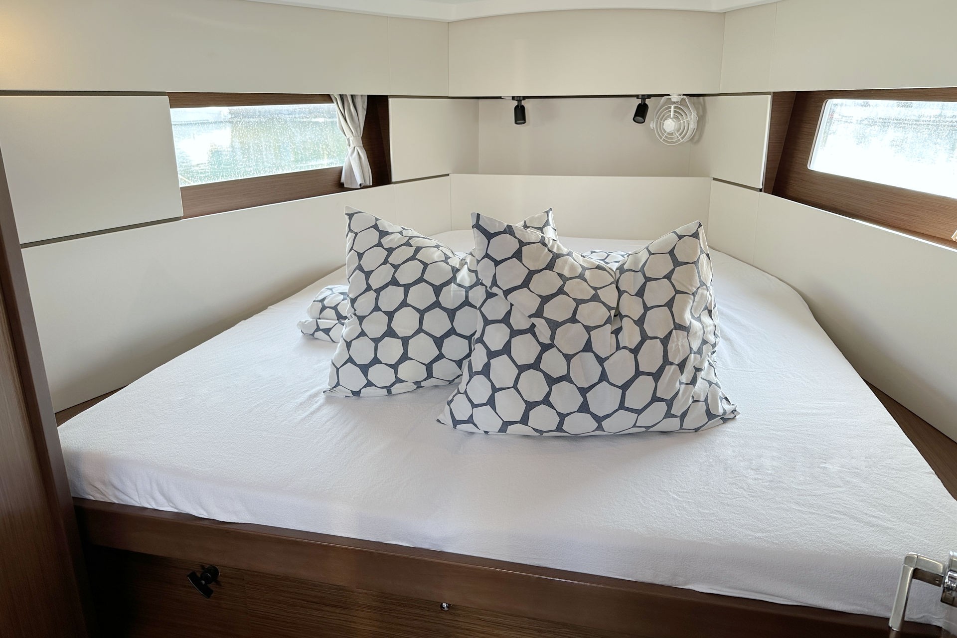 Oceanis 38.1, Flip | Yacht Charter Croatia