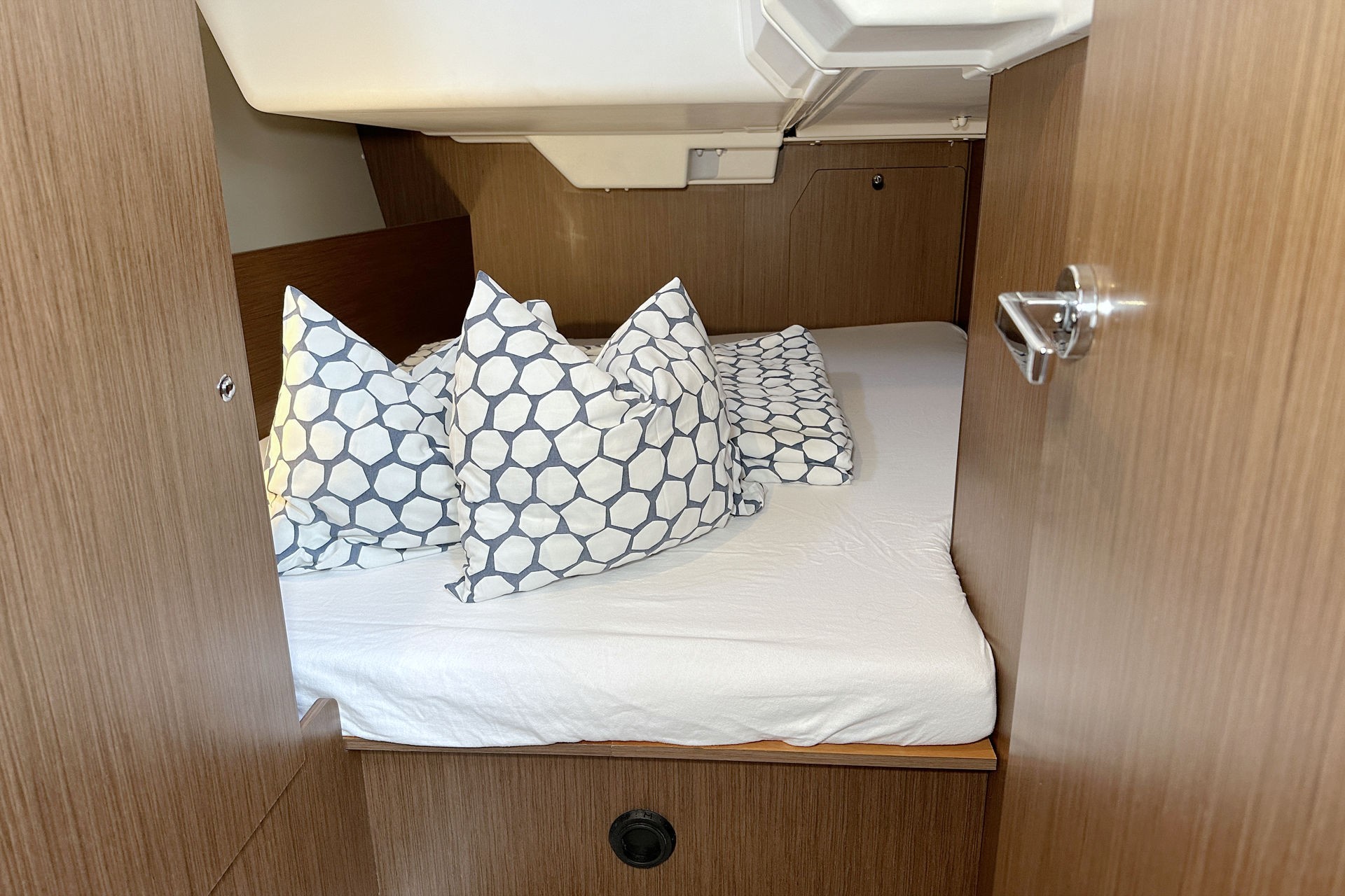 Oceanis 38.1, Flip | Yacht Charter Croatia