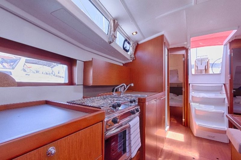 Oceanis 38.1, Mare Nostrum II | Yacht Charter Croatia