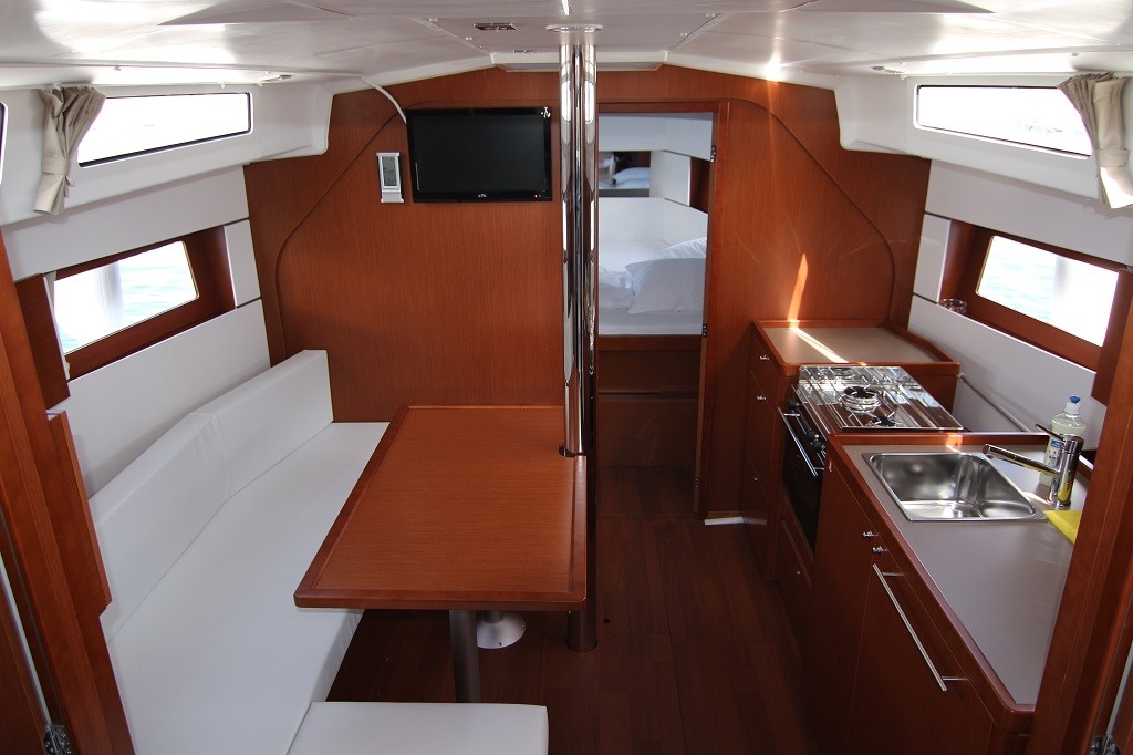 Oceanis 38.1, Aura | Yacht Charter Croatia