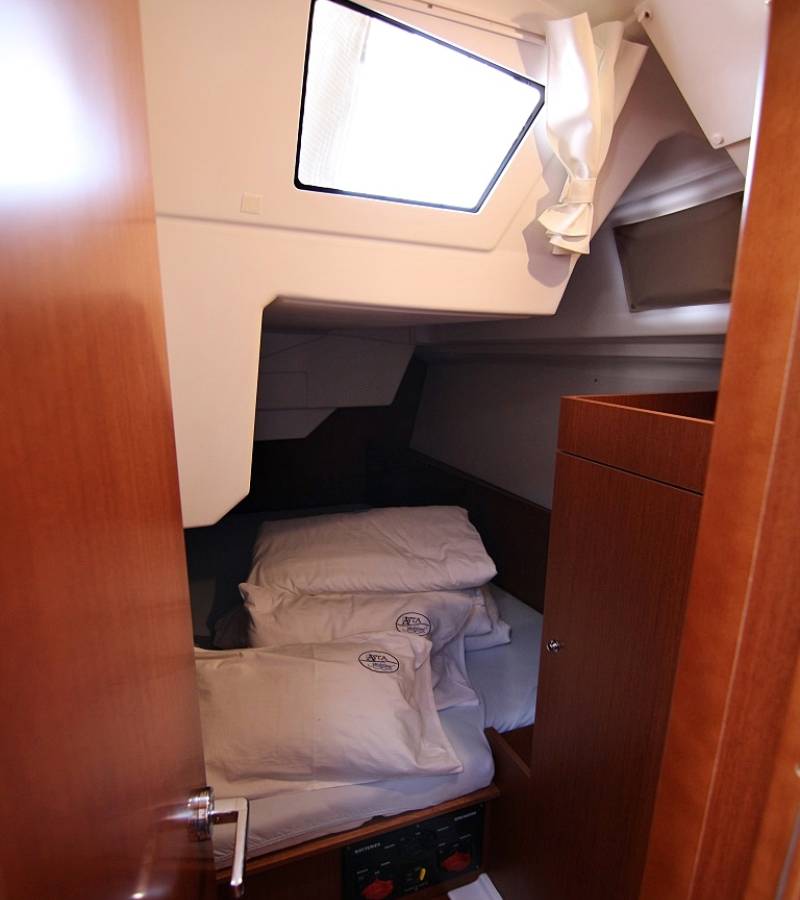 Oceanis 38.1, Aura | Yacht Charter Croatia