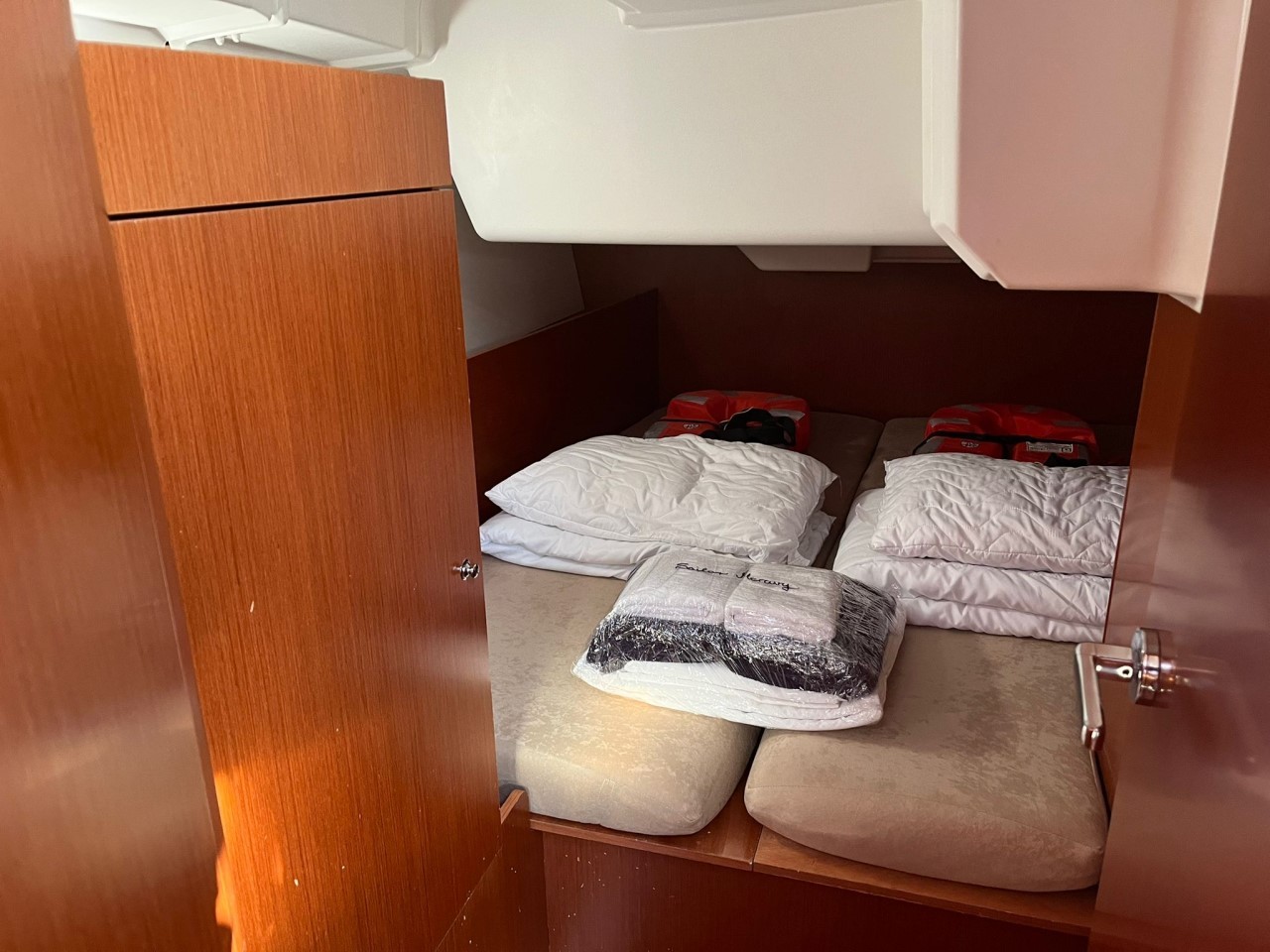 Oceanis 38.1, Sailor Mercury | Yacht Charter Croatia