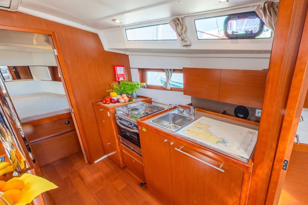 Oceanis 38.1, Sailor Jupiter | Yacht Charter Croatia