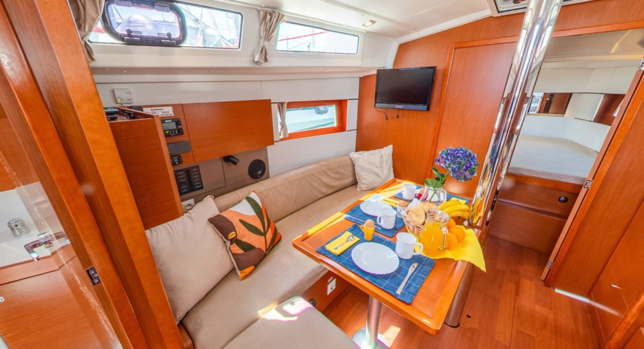 Oceanis 38.1, Sailor Jupiter | Yacht Charter Croatia
