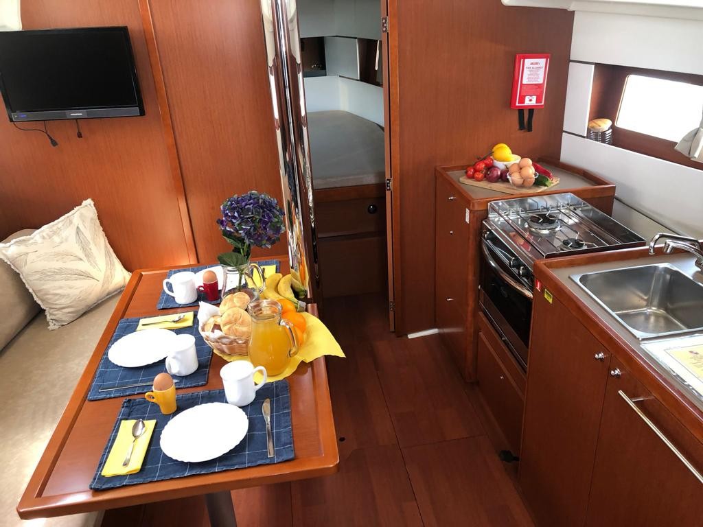 Oceanis 38.1, Sailor Jupiter | Yacht Charter Croatia