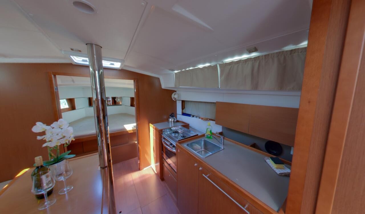 Oceanis 38.1, Luce | Yachtcharter Kroatien