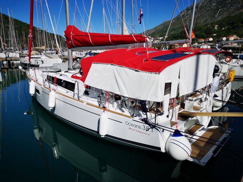 Oceanis 38.1, Teodora | Yacht Charter Croatia