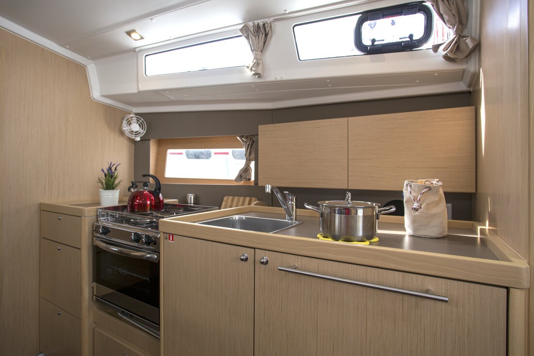 Oceanis 38.1, Bellagio | Yacht Charter Croatia
