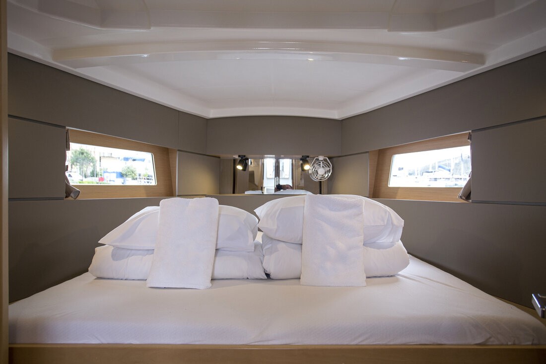 Oceanis 38.1, Bellagio | Yacht Charter Croatia