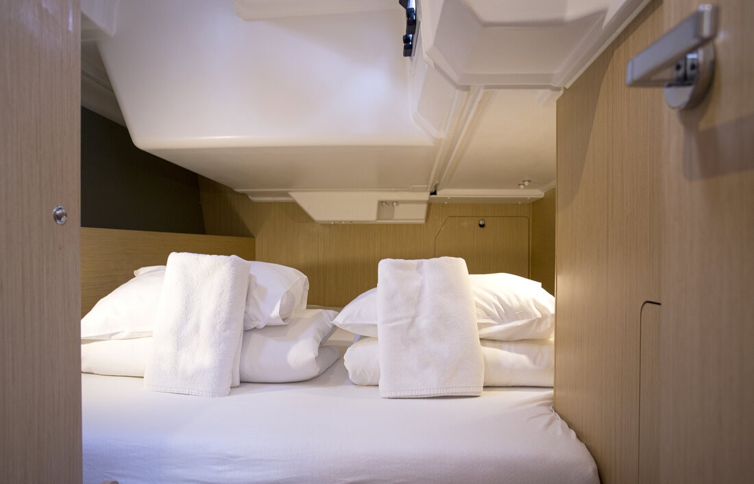 Oceanis 38.1, Bellagio | Yacht Charter Croatia