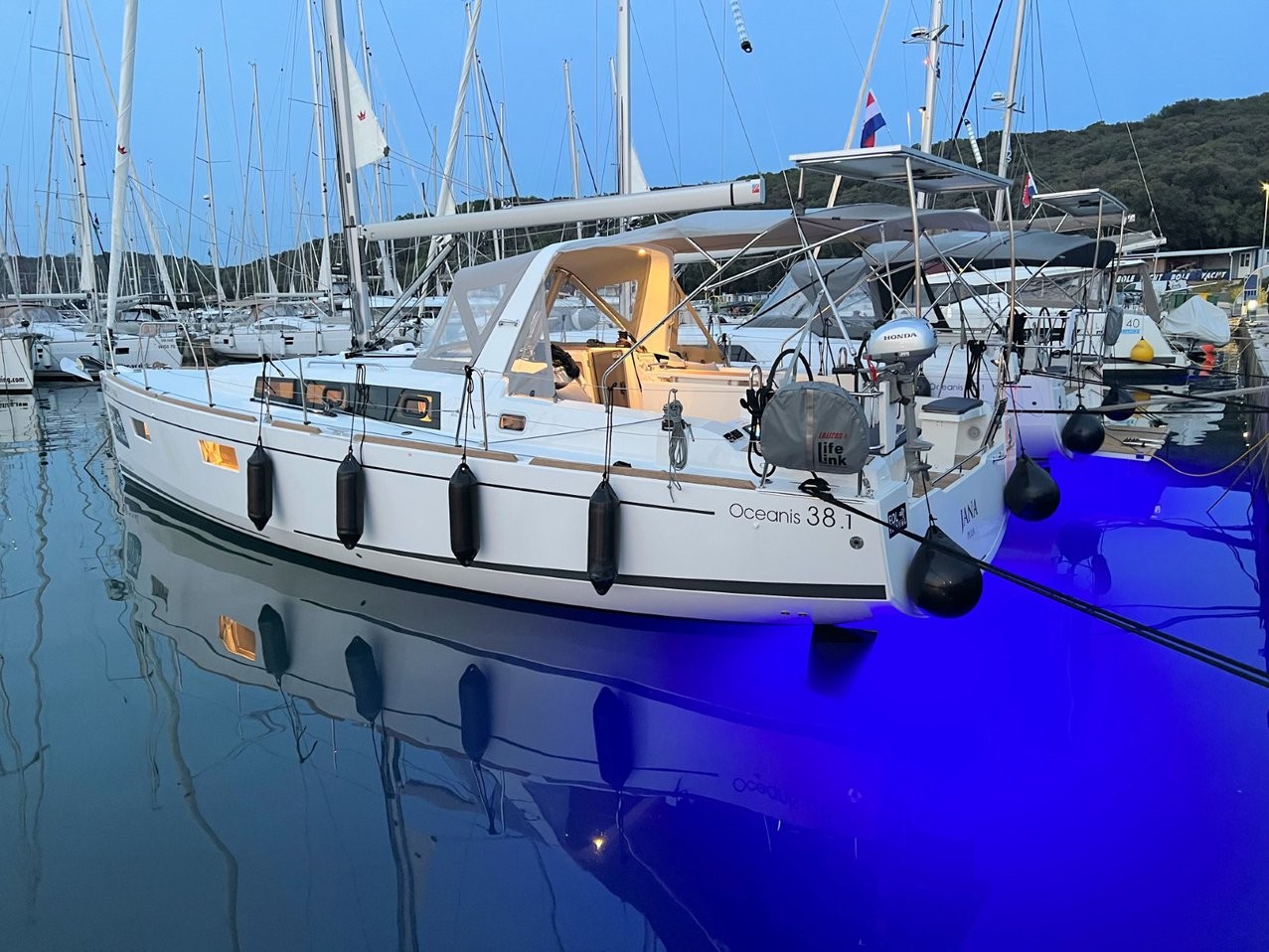 Oceanis 38.1, Jana | Yacht Charter Croatia