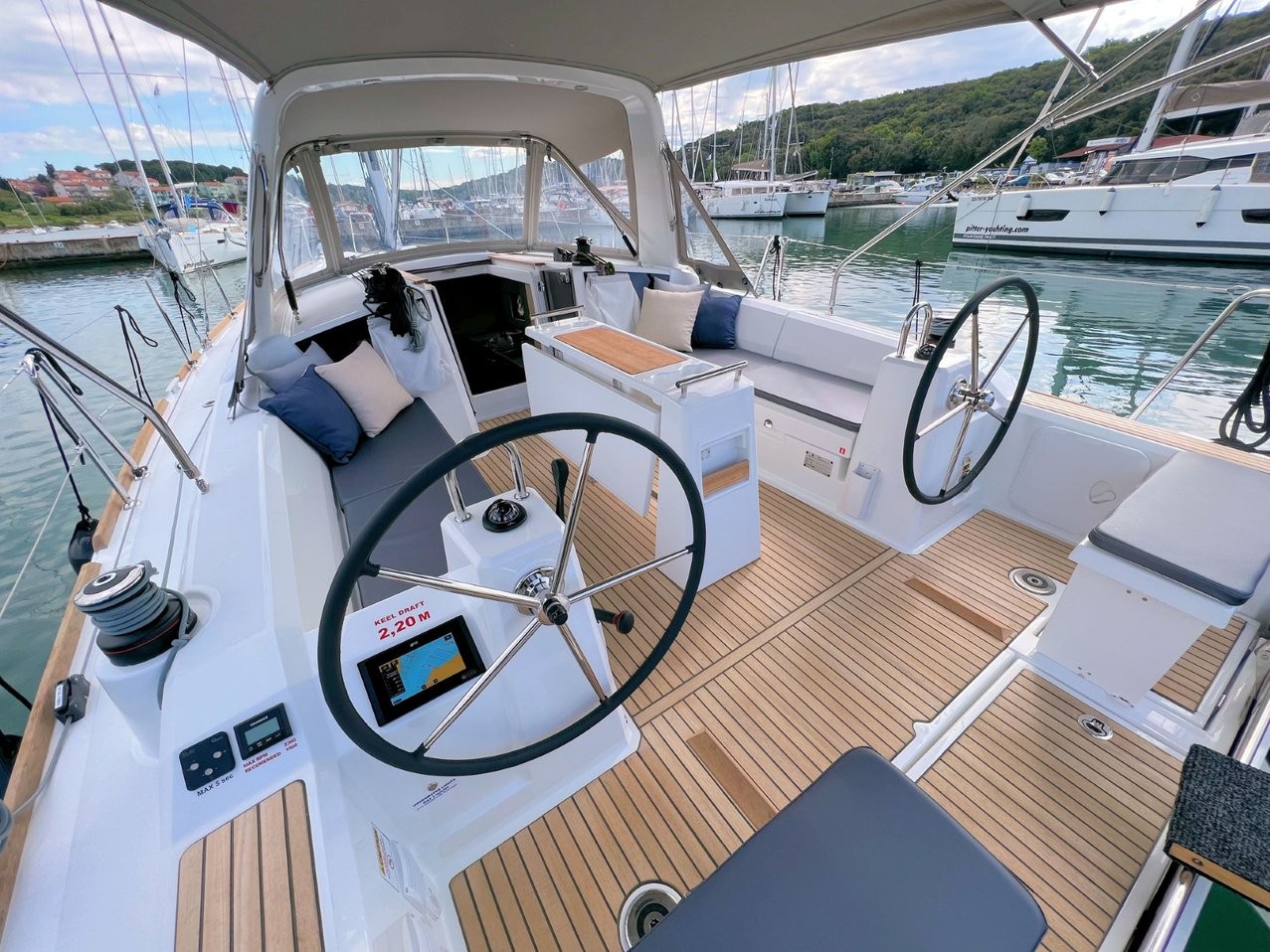 Oceanis 38.1, Jana | Yacht Charter Croatia