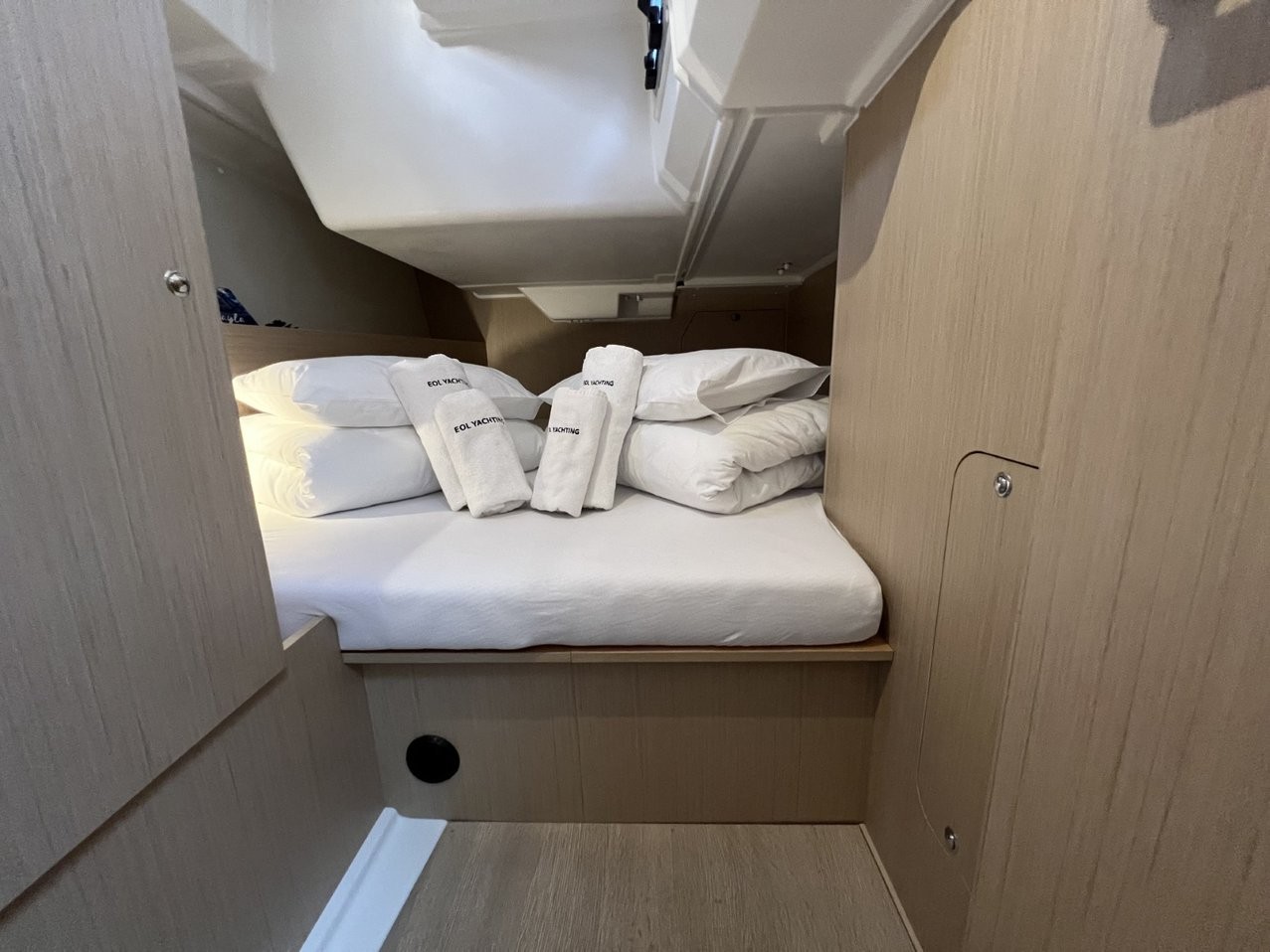 Oceanis 38.1, Jana | Yacht Charter Croatia