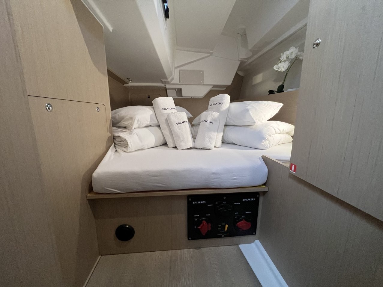 Oceanis 38.1, Jana | Yacht Charter Croatia