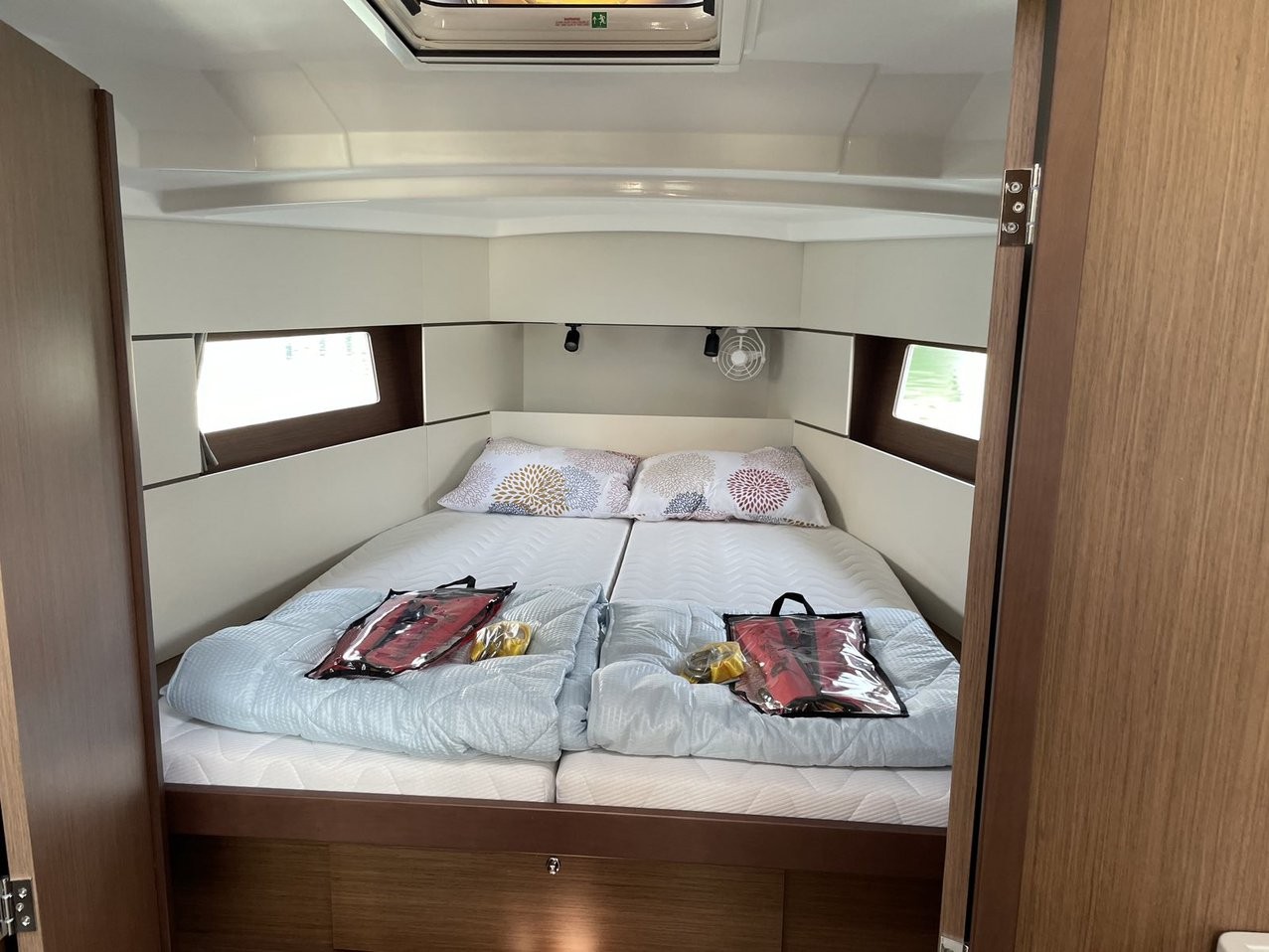 Oceanis 38.1, Gwada | Yacht Charter Croatia