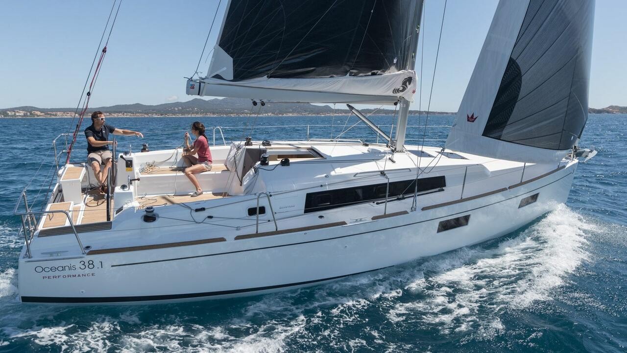 Oceanis 38.1, Lukas | Yacht Charter Croatia