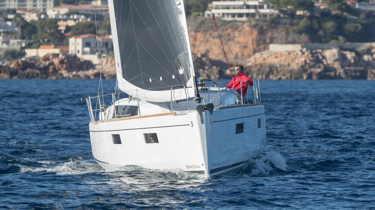 Oceanis 38.1, Lukas | Yacht Charter Croatia