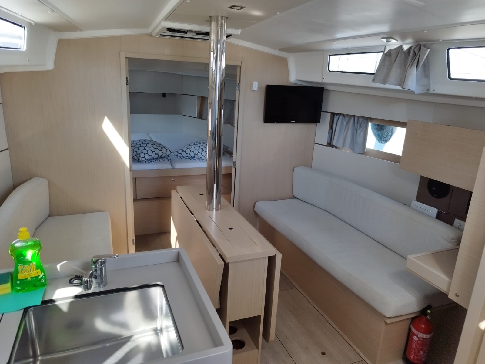 Oceanis 38.1, Lukas | Yacht Charter Croatia