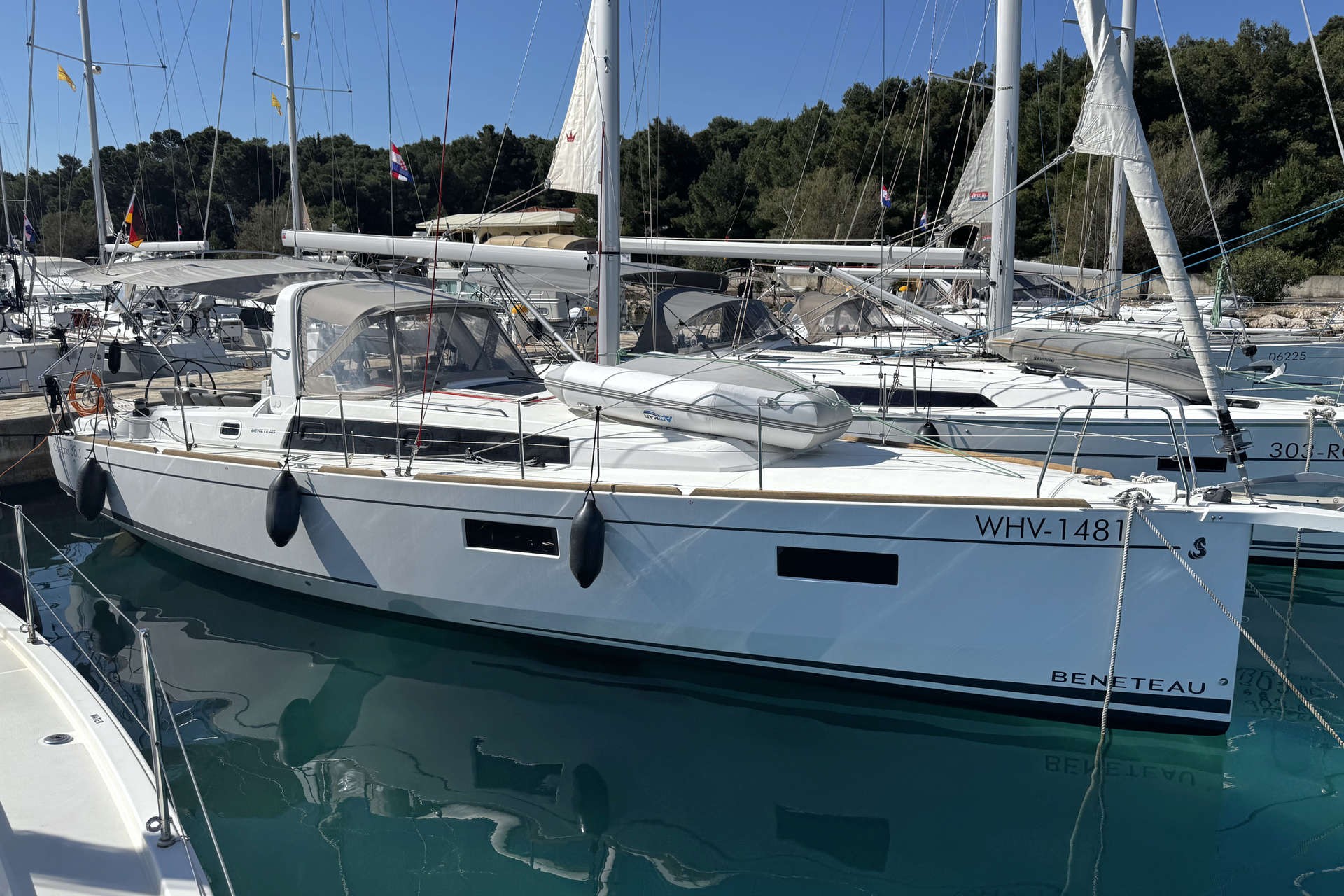Oceanis 38.1, Tamara | Yacht Charter Croatia