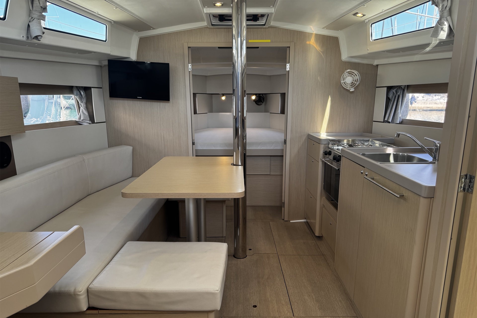 Oceanis 38.1, Tamara | Yacht Charter Croatia