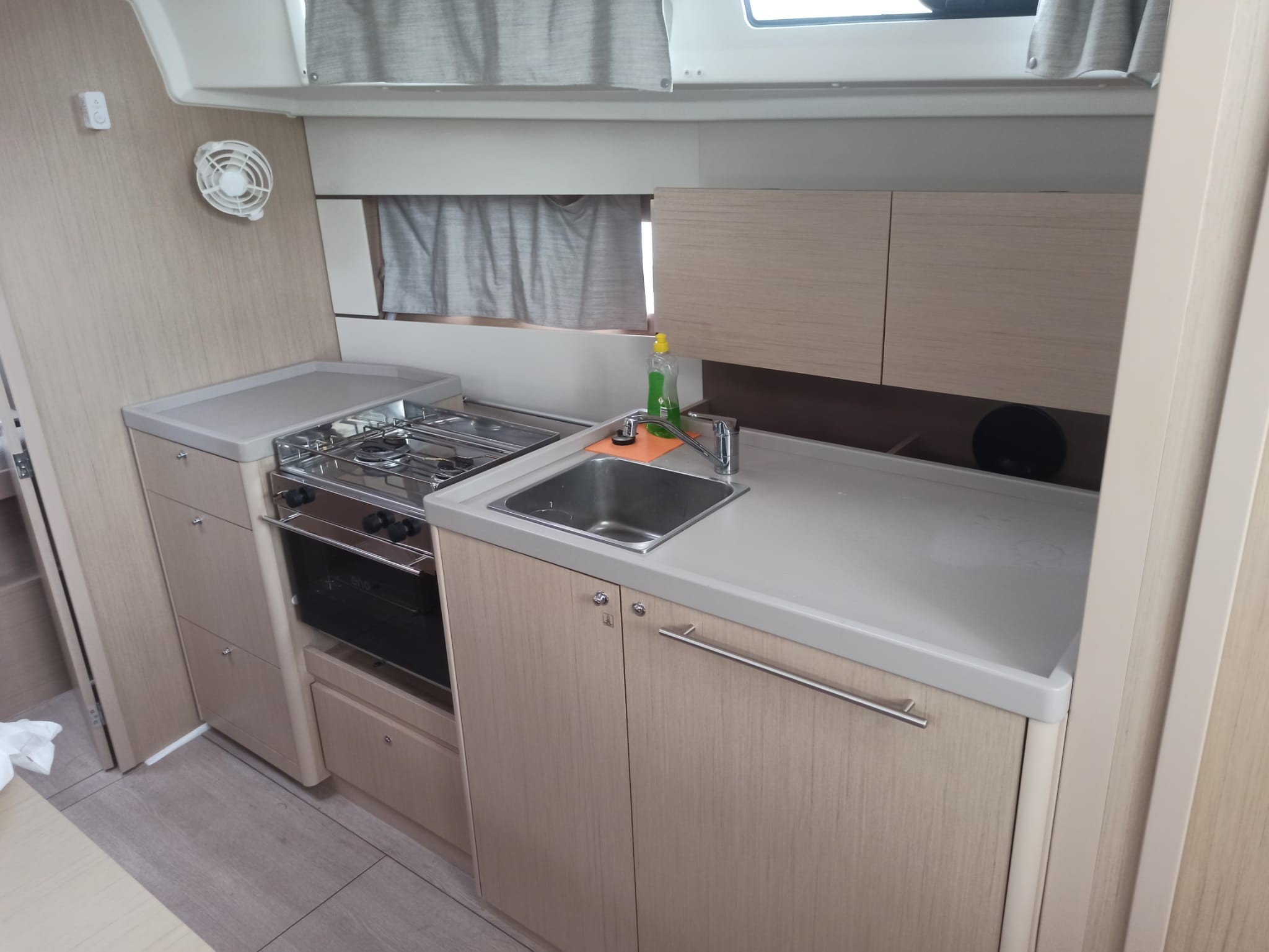 Oceanis 38.1, Tamara | Yacht Charter Croatia