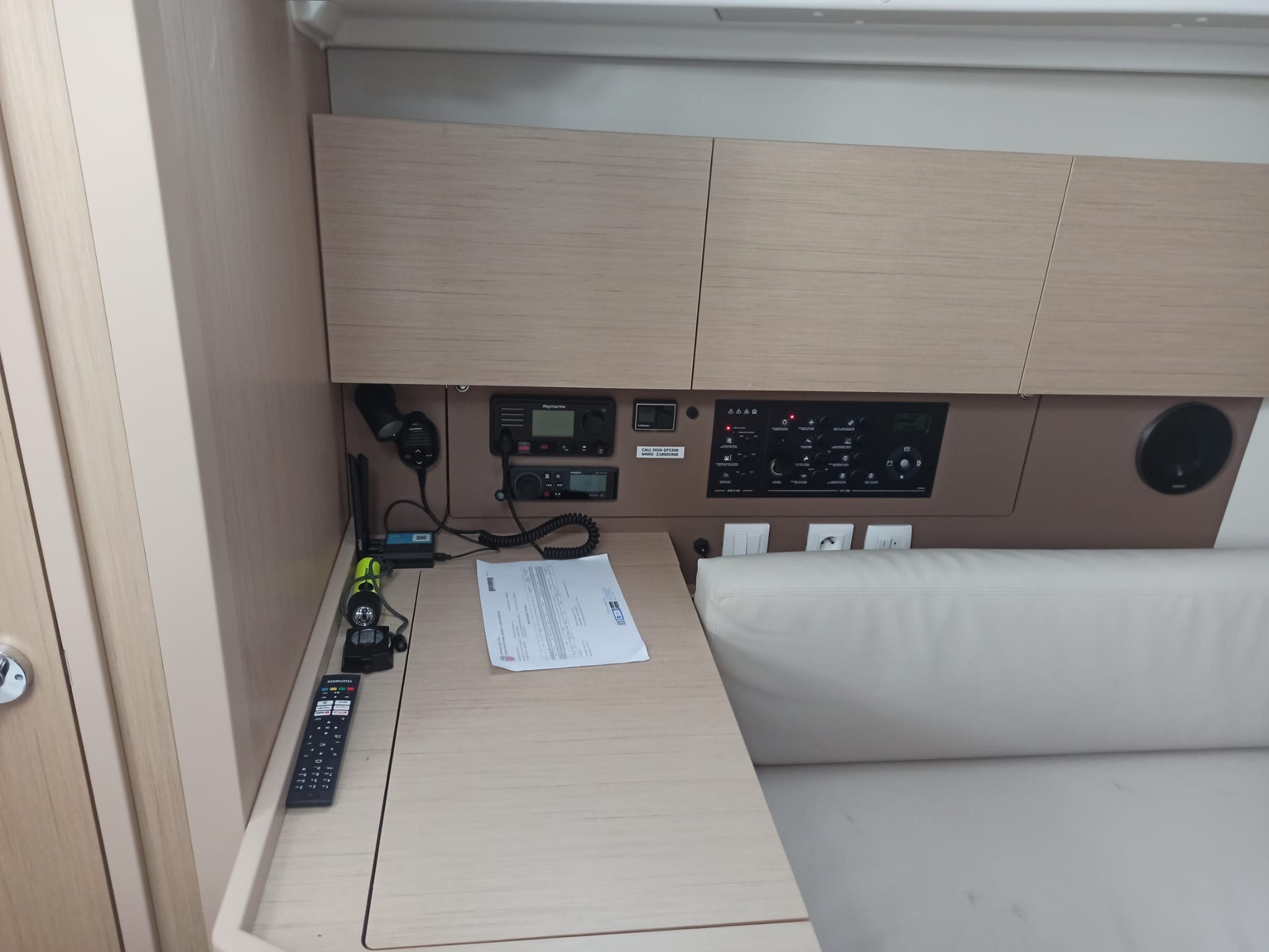 Oceanis 38.1, Tamara | Yacht Charter Croatia