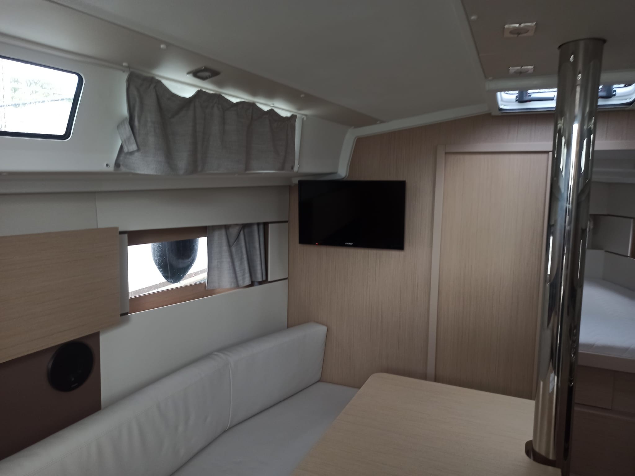 Oceanis 38.1, Tamara | Yacht Charter Croatia