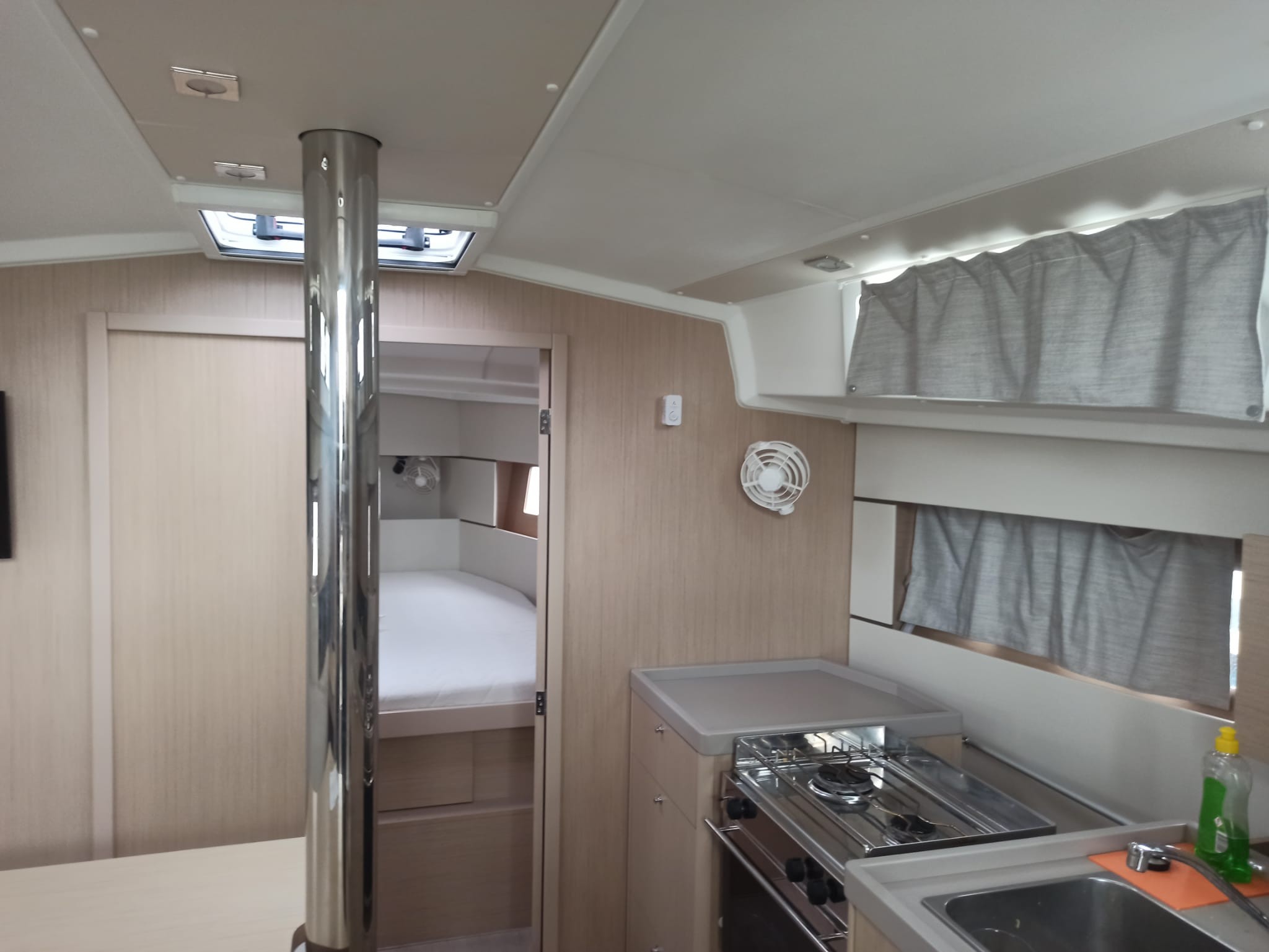 Oceanis 38.1, Tamara | Yacht Charter Croatia