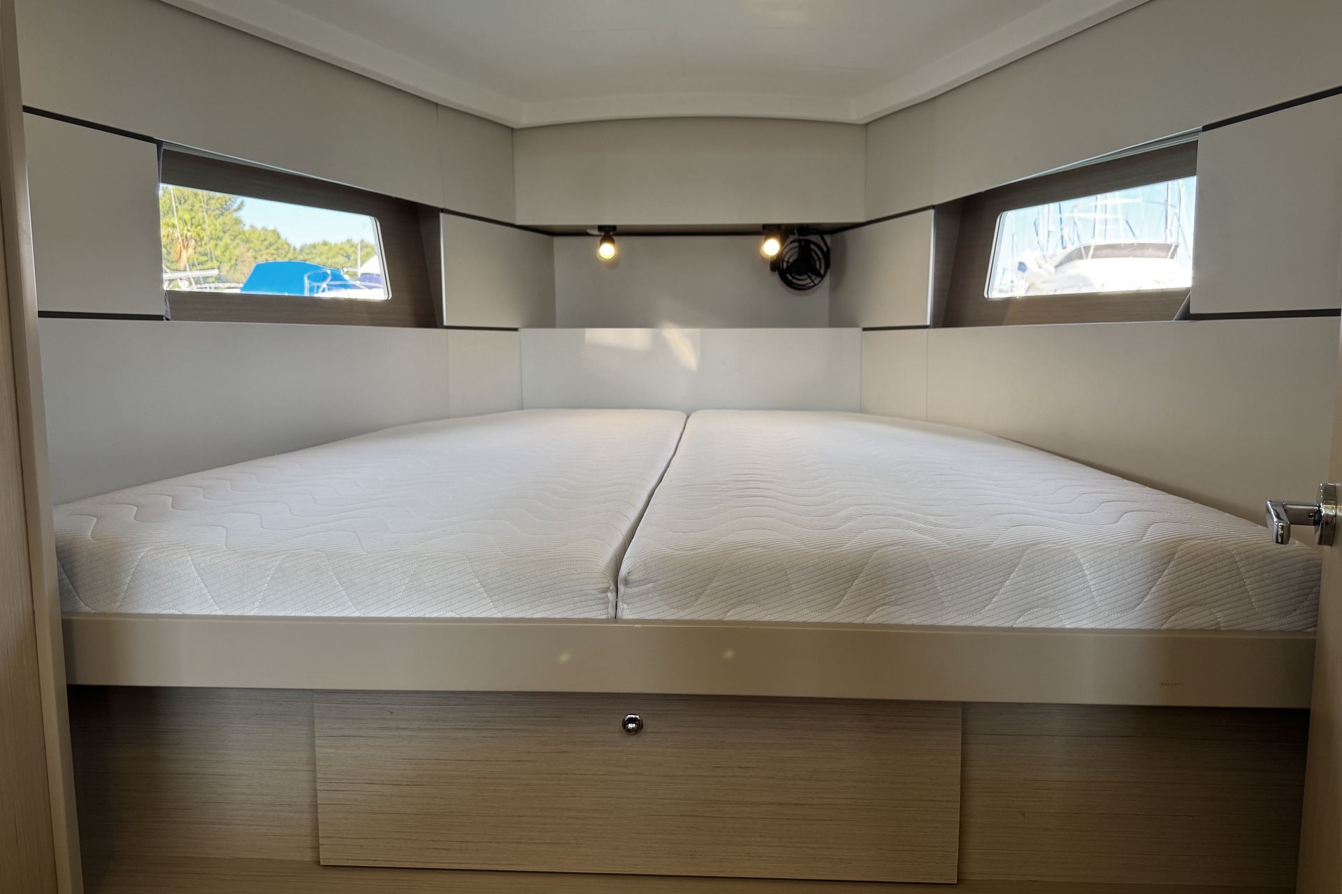 Oceanis 38.1, Tamara | Yacht Charter Croatia