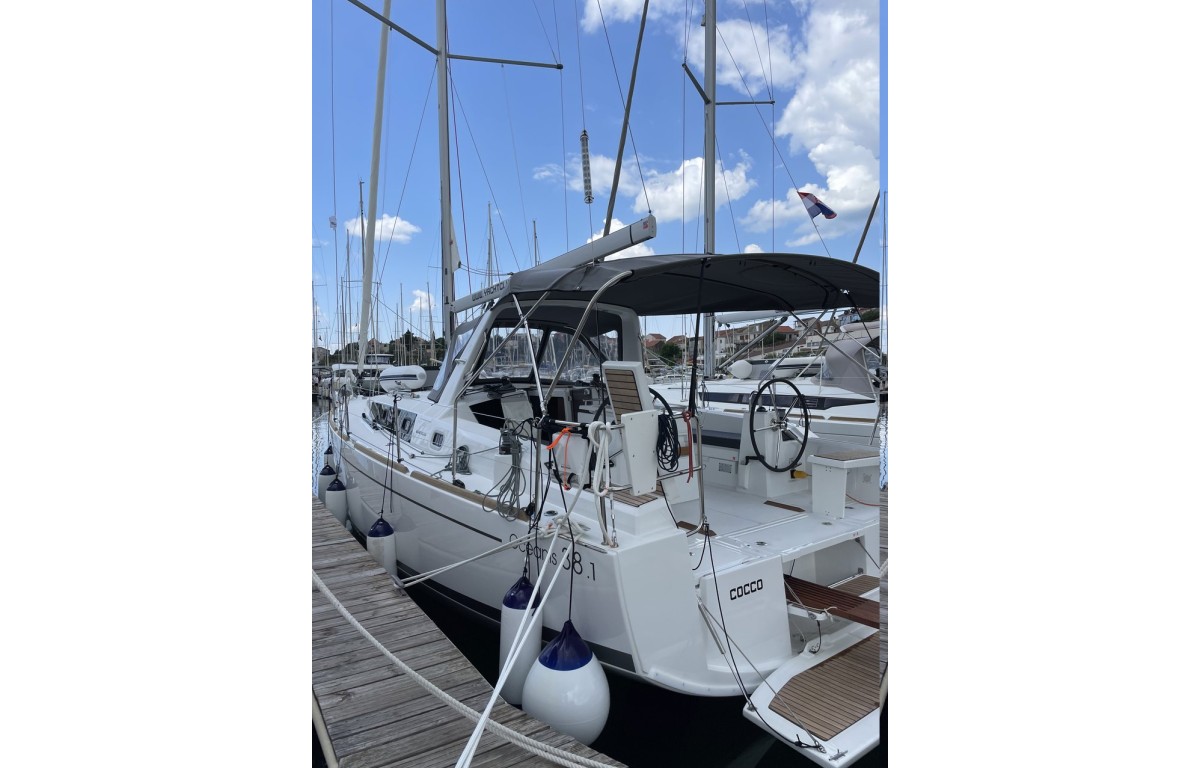 Oceanis 38.1, Cocco | Yacht Charter Croatia