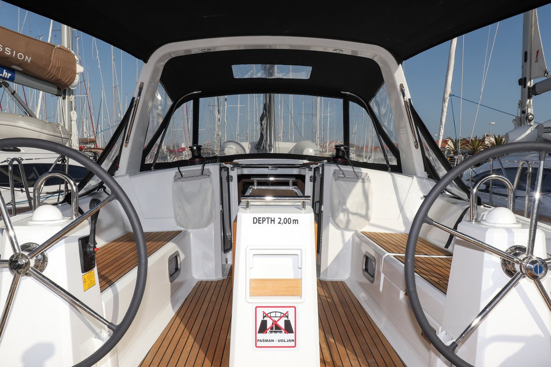 Oceanis 38.1, Dama | Yachtcharter Kroatien