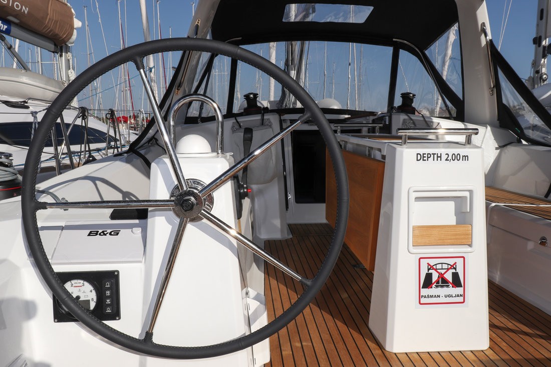 Oceanis 38.1, Dama | Yachtcharter Kroatien