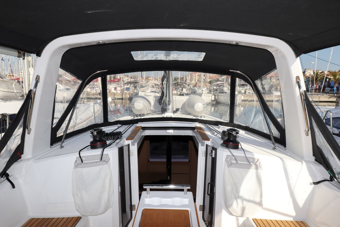 Oceanis 38.1, Dama | Yachtcharter Kroatien