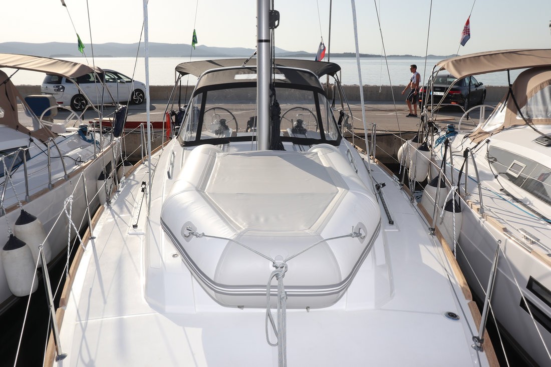 Oceanis 38.1, Dama | Yachtcharter Kroatien