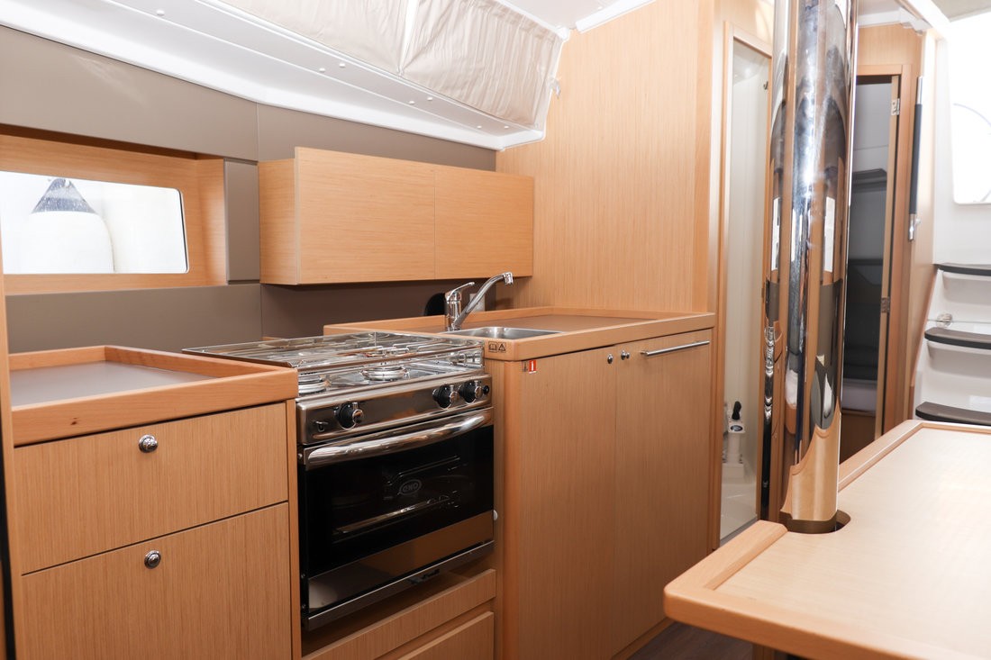 Oceanis 38.1, Dama | Yachtcharter Kroatien