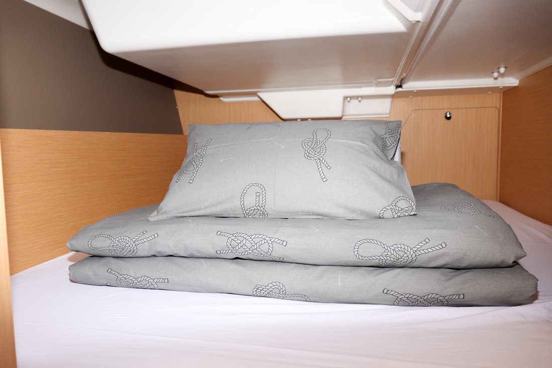 Oceanis 38.1, Dama | Yachtcharter Kroatien