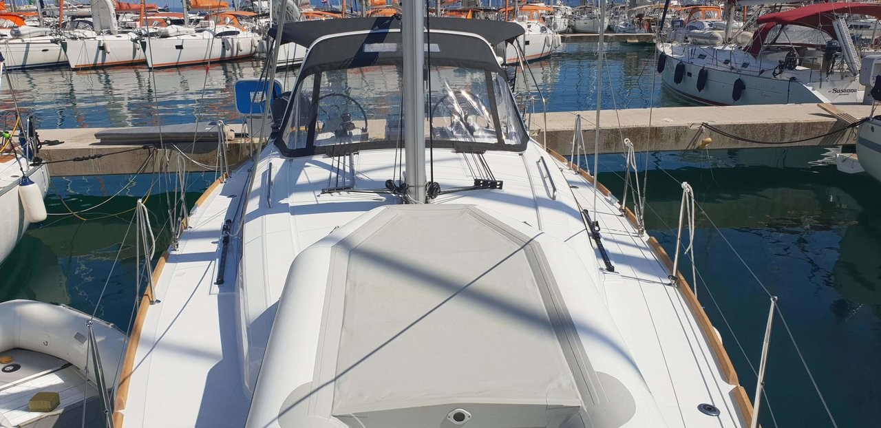 Oceanis 38.1, Bellona | Yacht Charter Croatia