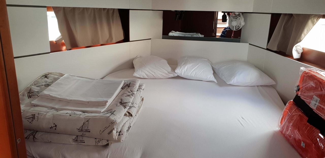 Oceanis 38.1, Bellona | Yacht Charter Croatia