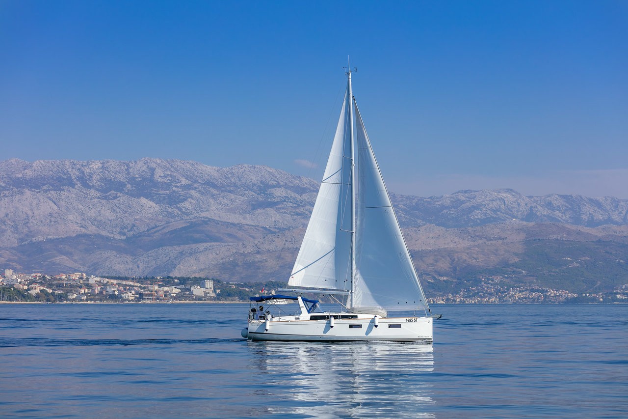 Oceanis 38.1, Anima Maris II | Yacht Charter Croatia