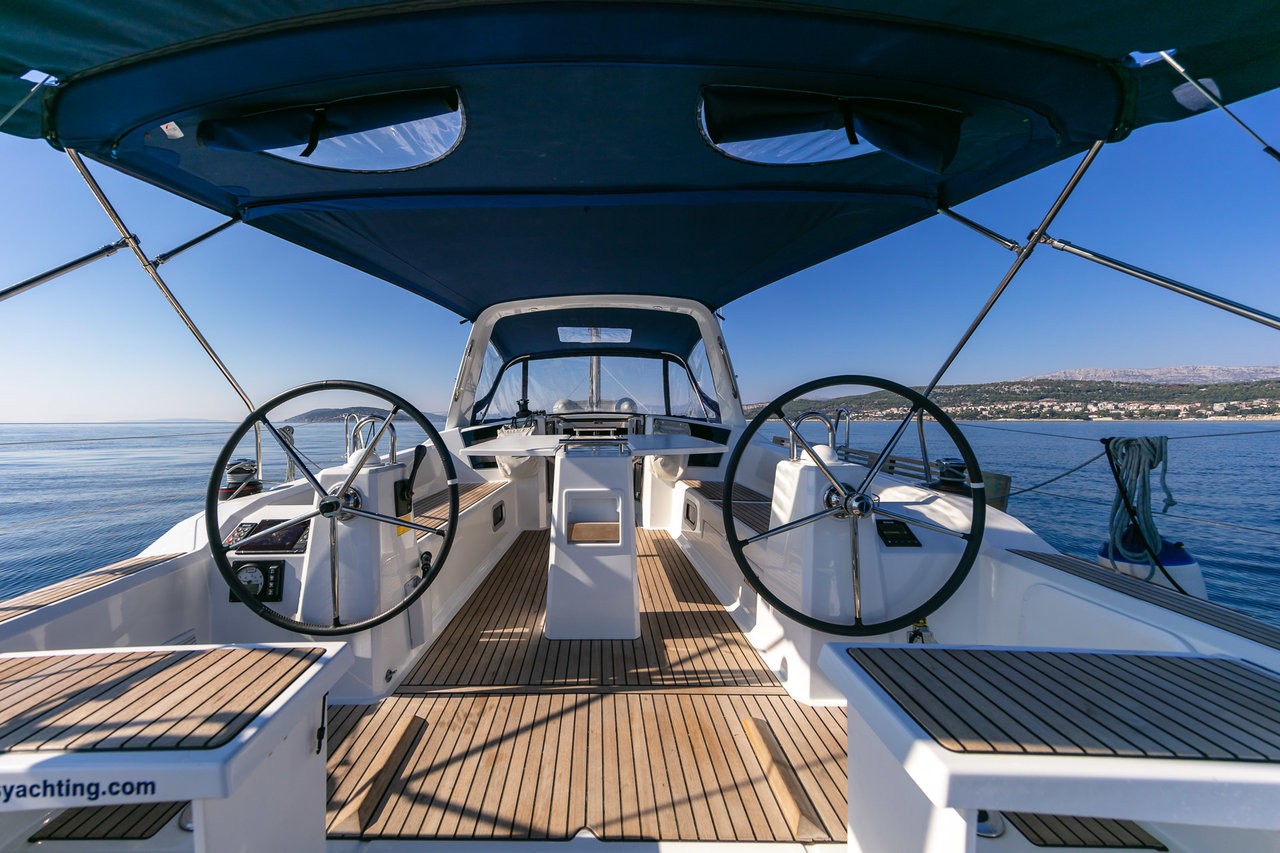 Oceanis 38.1, Anima Maris II | Yacht Charter Croatia