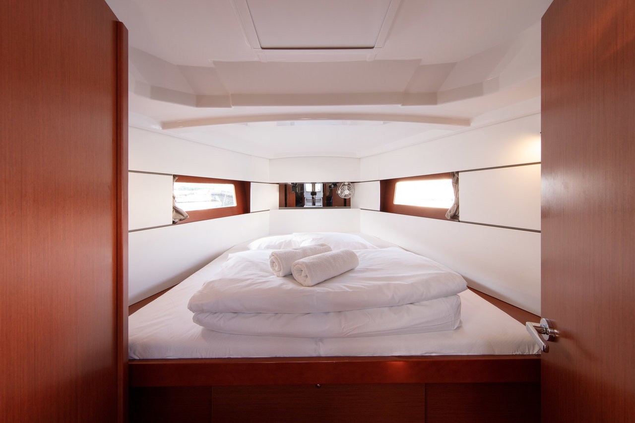 Oceanis 38.1, Anima Maris II | Yacht Charter Croatia