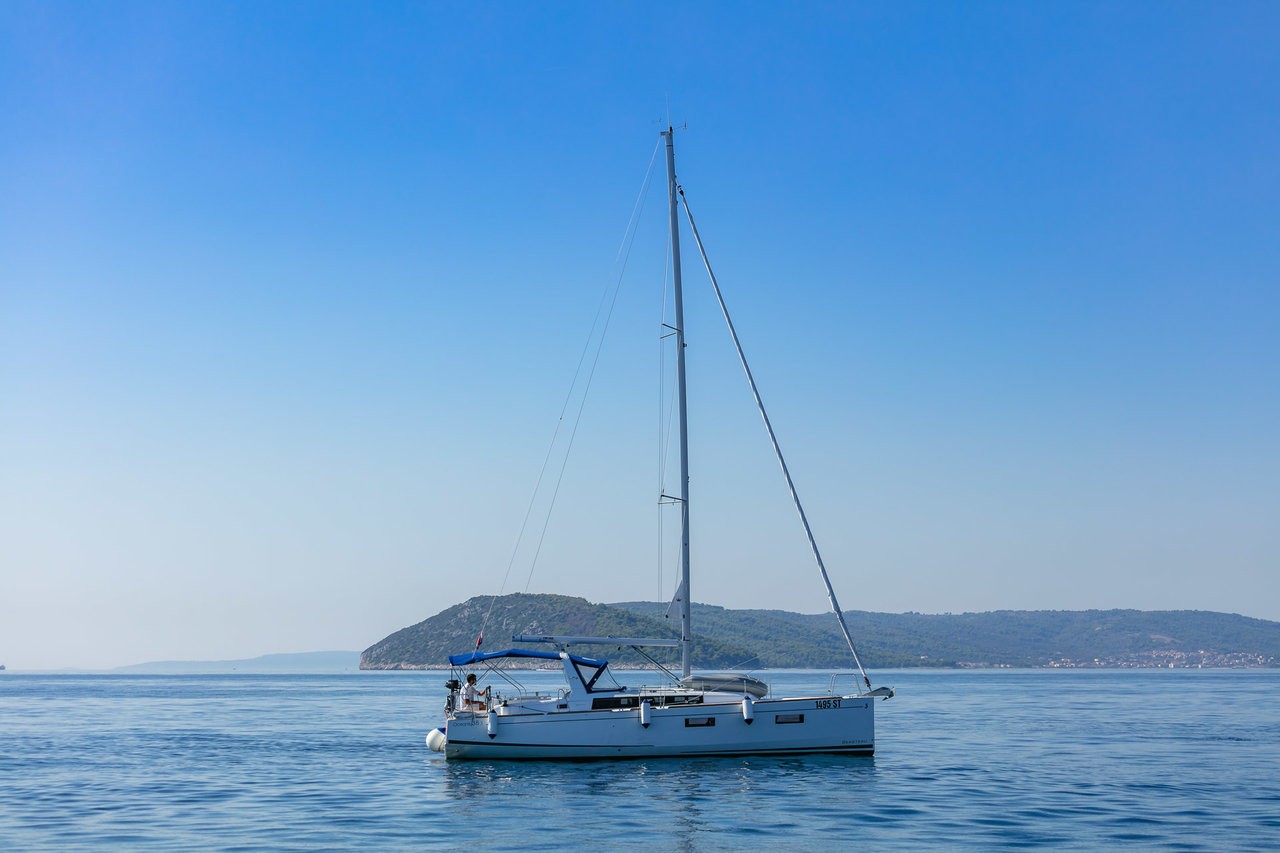 Oceanis 38.1, Anima Maris III | Yacht Charter Croatia
