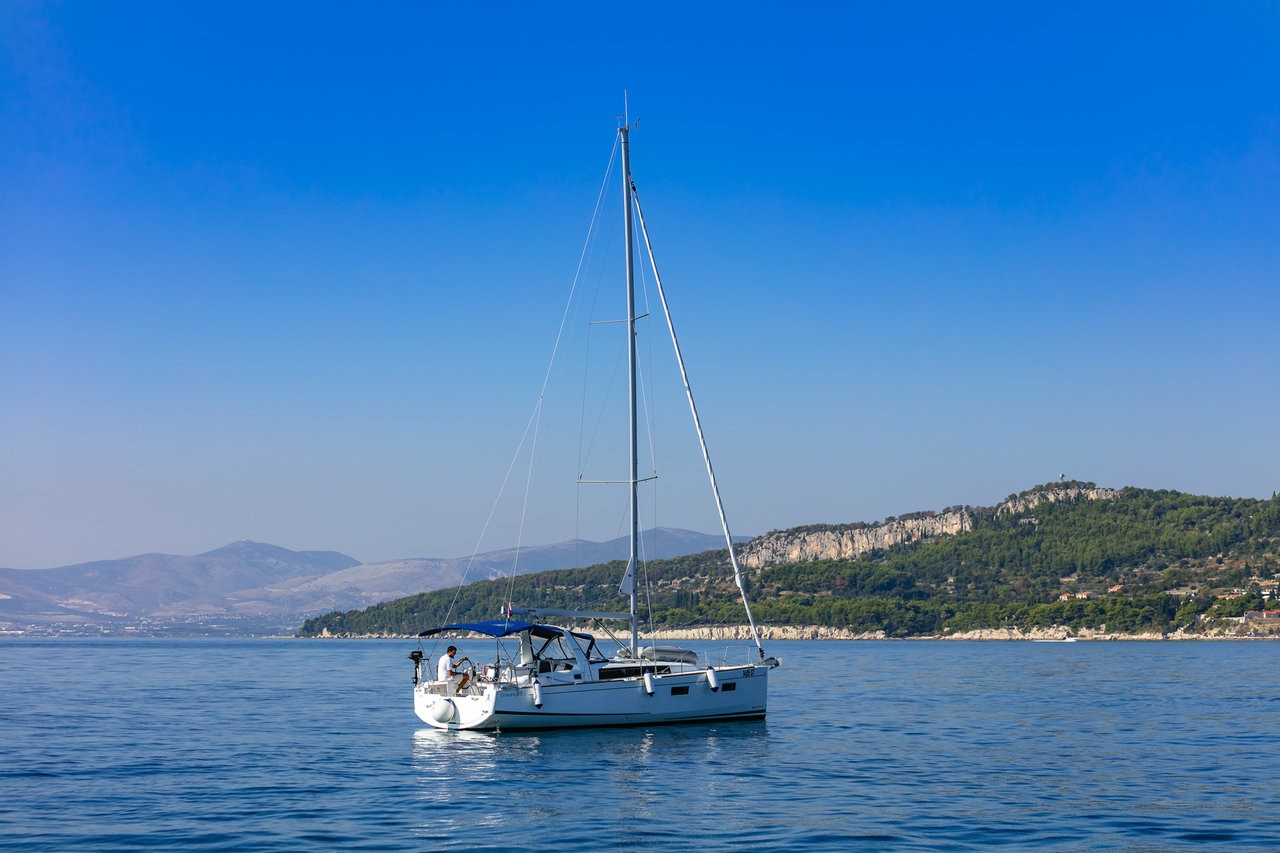 Oceanis 38.1, Anima Maris III | Yacht Charter Croatia
