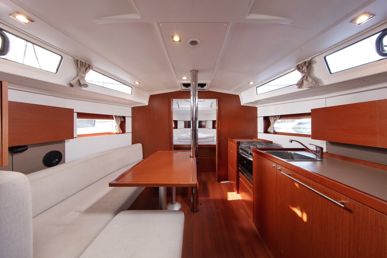 Oceanis 38.1, Anima Maris III | Yacht Charter Croatia